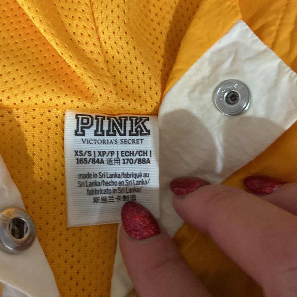 Selling wind breaker - Picture 3 of 3